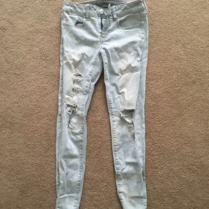 Light Wash American Eagle Jeans